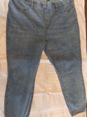 Judy Blue 22W Light-Wash Pull-On Jeans